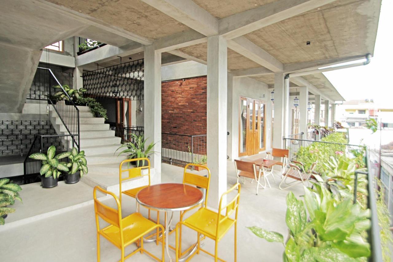 Pawon Cokelat Guesthouse Yogyakarta Exterior photo